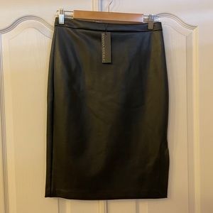 Banana Republic New with Tags Faux Leather Skirt Size 2, Black